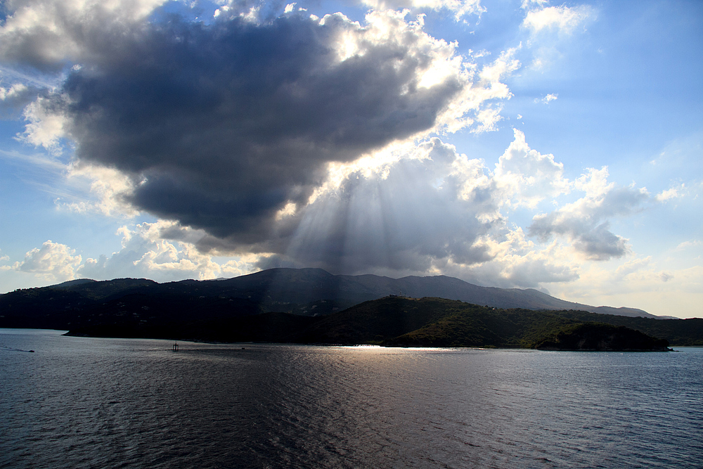 Sonne gegen Wolken ;-)