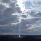 Sonne gegen Wolken / Licht gegen Dunkelheit