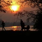 Sonne geht unter über Ludwigshafen am Rhein