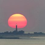 Sonne hinter dem Leuchtturm