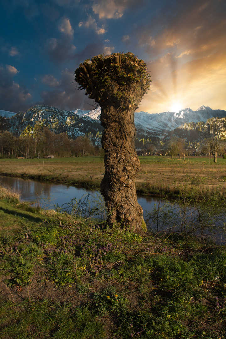 Sonne hinter den Bergen