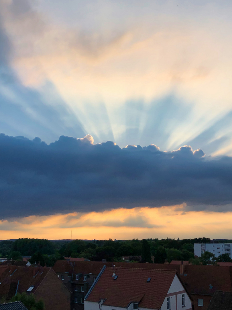 Sonne hinter den Wolken