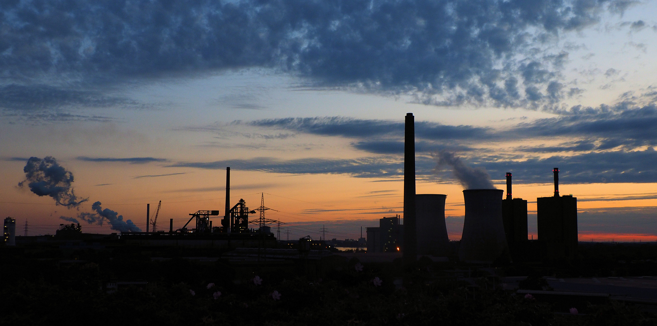 Sonne hinter Industrie…