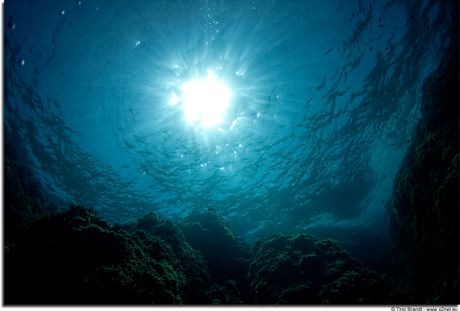 Sonne im Gegenlicht im Blue Hole auf Malta im August 2009