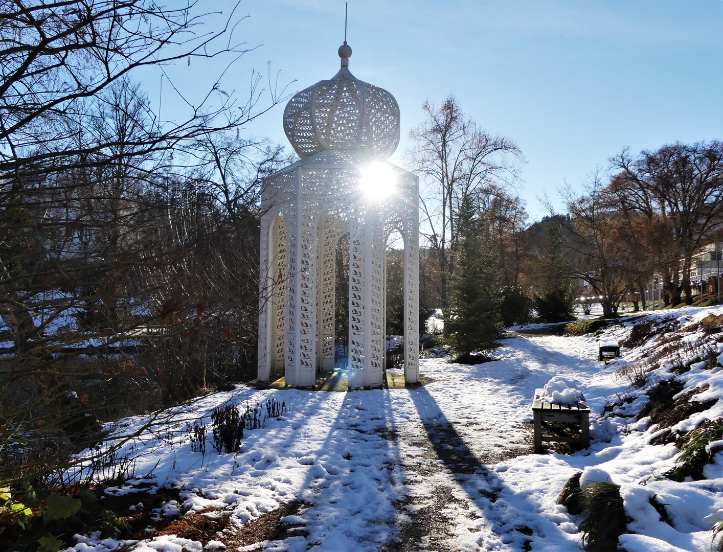 Sonne im Schwalbentempel