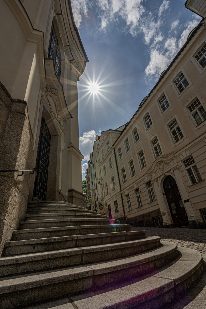 Sonne in der Gasse