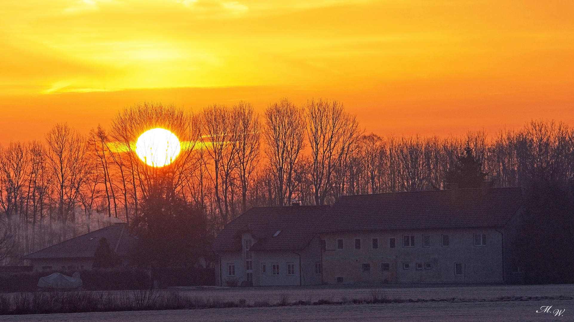 Sonne mit Bauernhaus