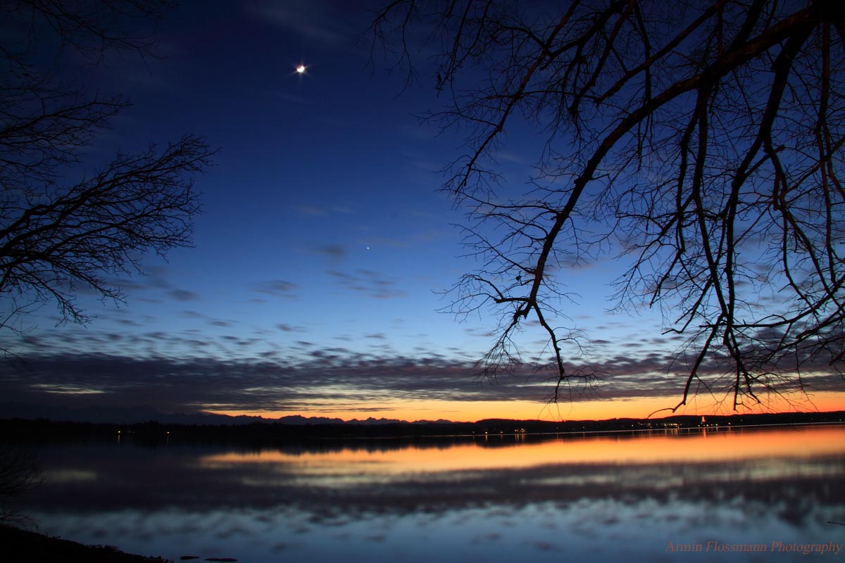 Sonne, Mond und ein Stern über dem Starnberger See