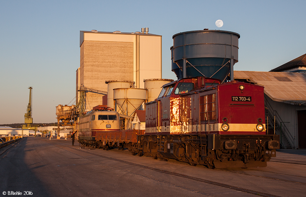 Sonne, Mond und "Sterne" im Hafen von Kelheim