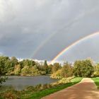 Sonne, Regen und das Resultat : zwei Regenbogen 