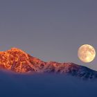 Sonne runter, Mond rauf über dem Nebelmeer