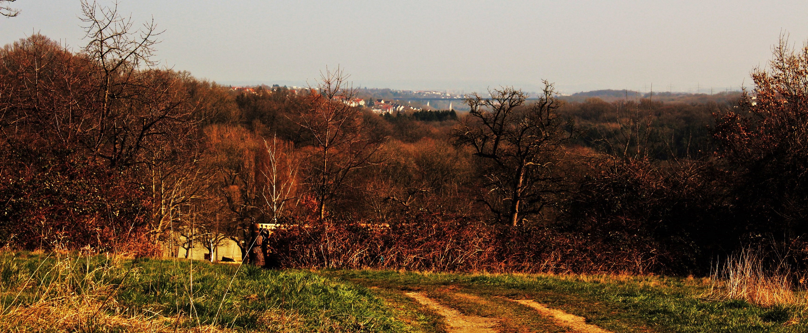 Sonne scheint auf das Land