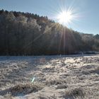 Sonne-Schnee-und blauer Himmel