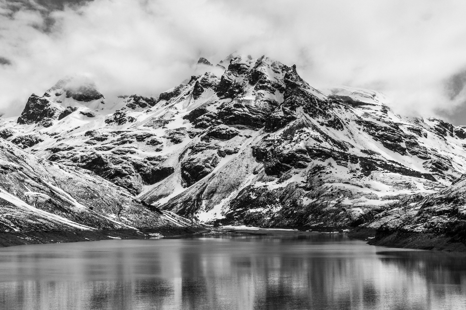 Sonne-Schnee-Wolken und Wasser