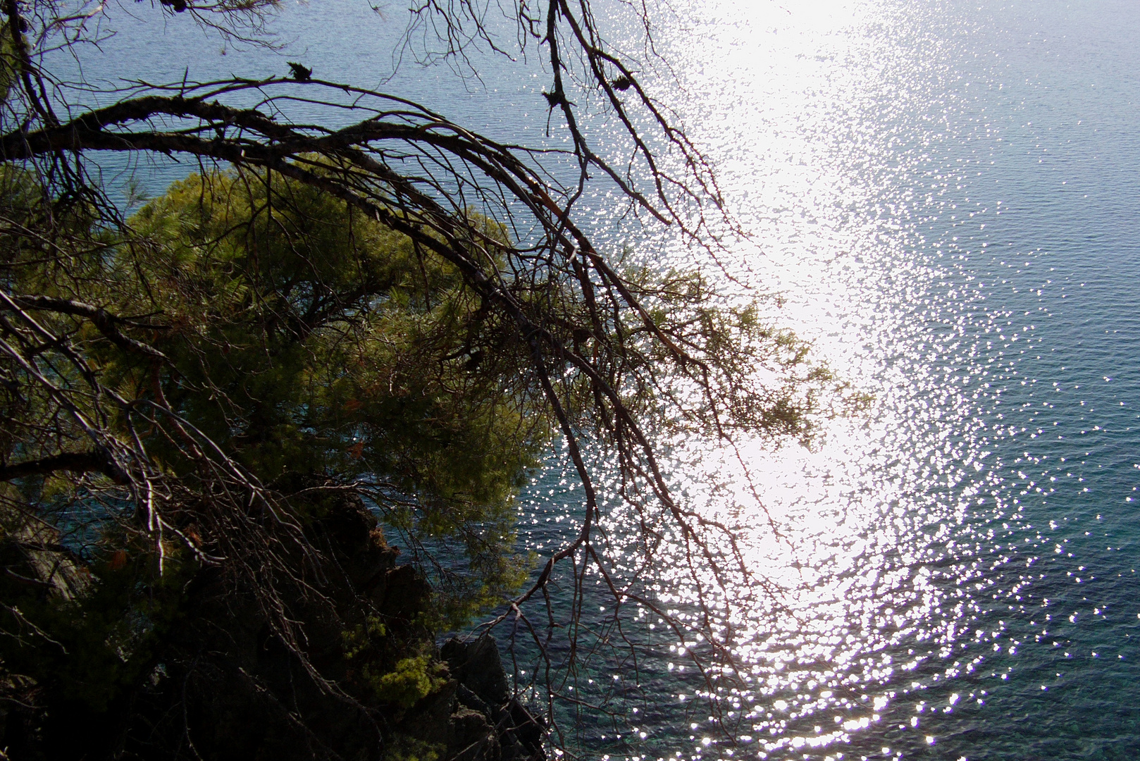 Sonne spiegelt sich im Meer