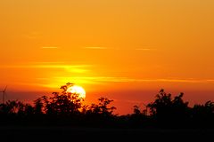 Sonne steigt vom Berg- Halde