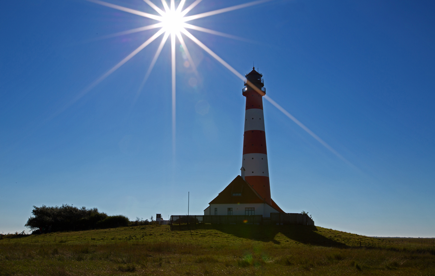 Sonne trifft Leuchtturm