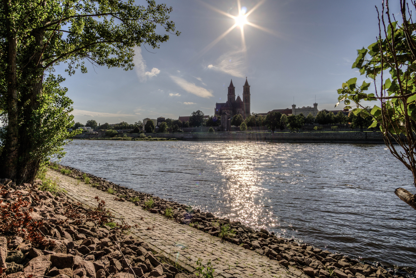 Sonne über dem Dom