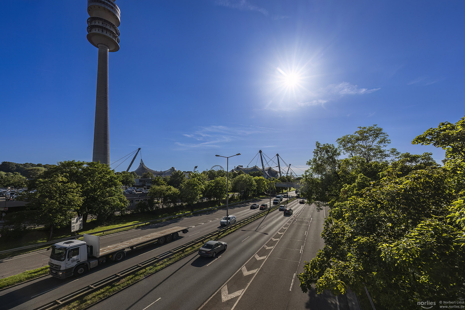 Sonne über dem Georg-Brauchle Ring