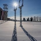 Sonne über dem mit Schnee bedeckten Sender "Europa 1" in Berus
