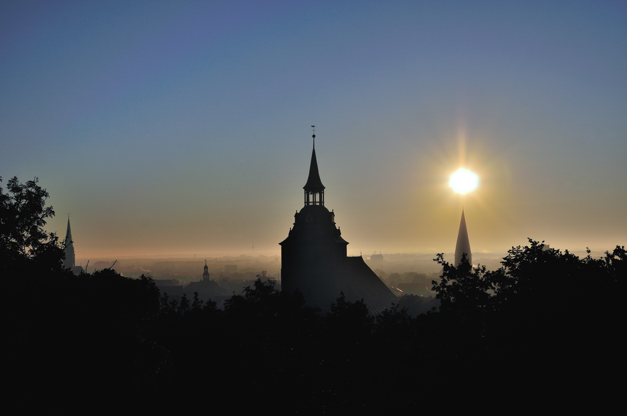 Sonne über der Johanniskirche