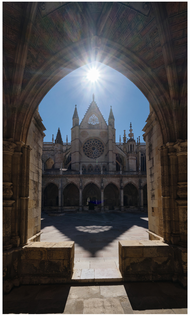 Sonne über der Kathedrale