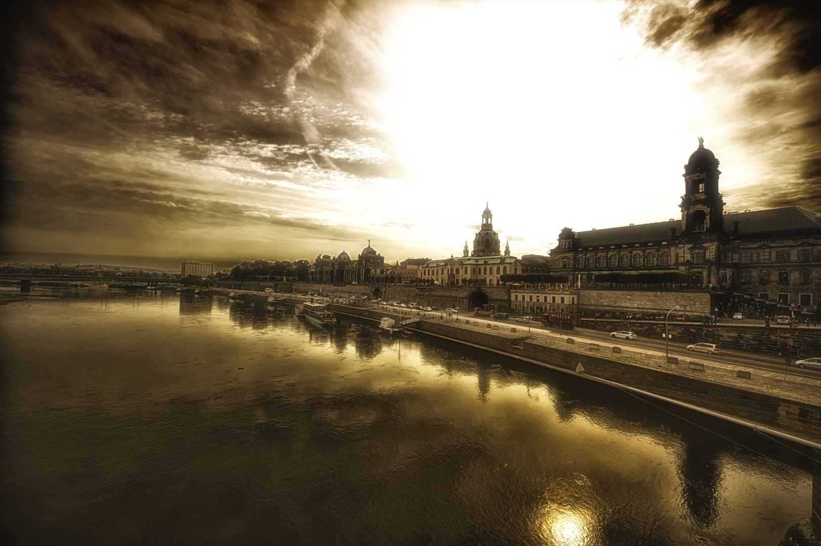 Sonne über der Stadt