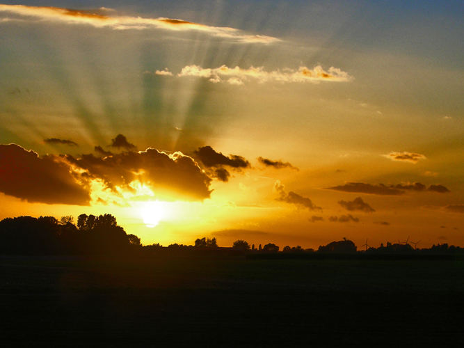 Sonne über St Hubert (Niederrhein)