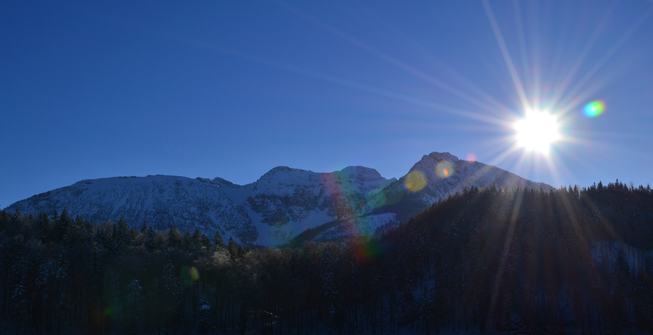 Sonne und Berge am Allatsee