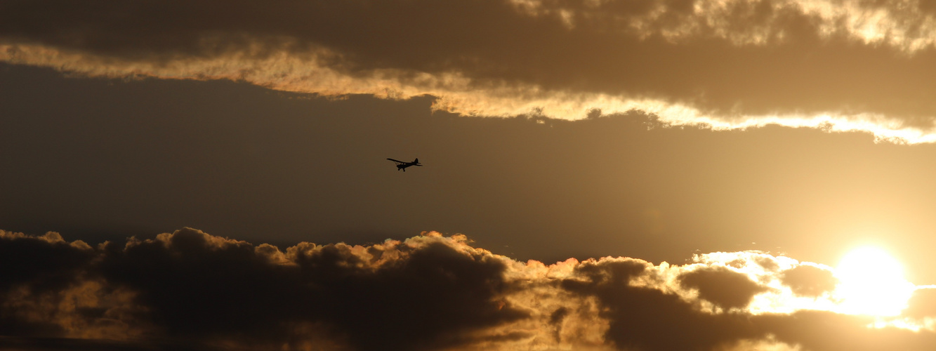 Sonne und Flieger