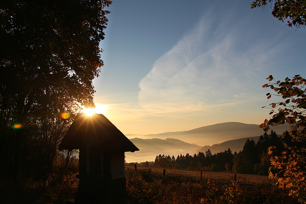 Sonne und Frühnebel