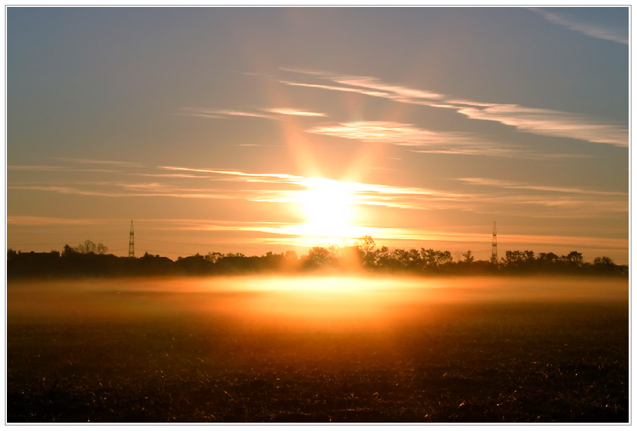 Sonne und Morgennebel