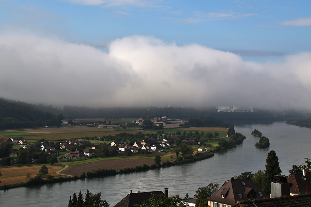 Sonne und Nebel am Morgen