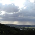 Sonne und Regen über dem Ruhrtal