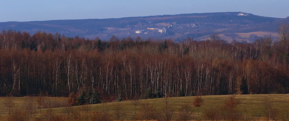 Sonne und stürmischer Wind am Morgen im mittleren Osterzgebirge..,