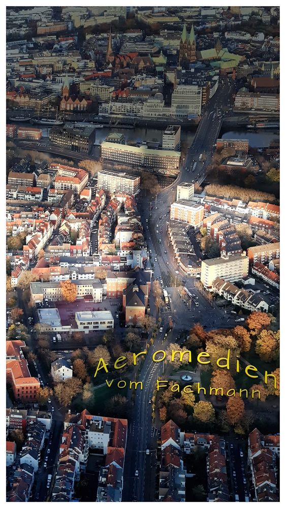 Sonne und Werbung über der Stadt Bremen (aerial)