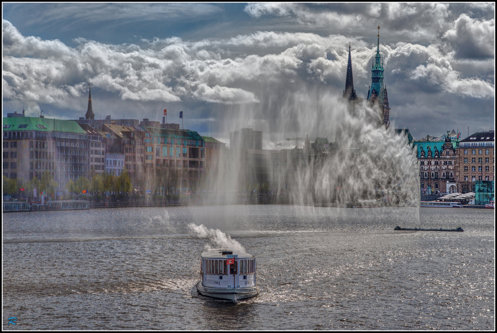 "Sonne und Wind über der Binnenalster ..."