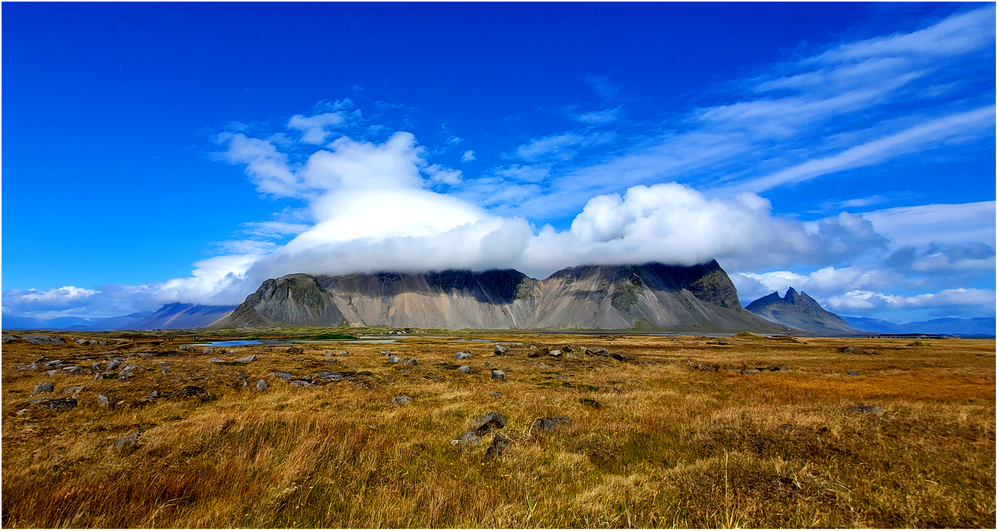 Sonne und Wolken am Vestrahorn ...