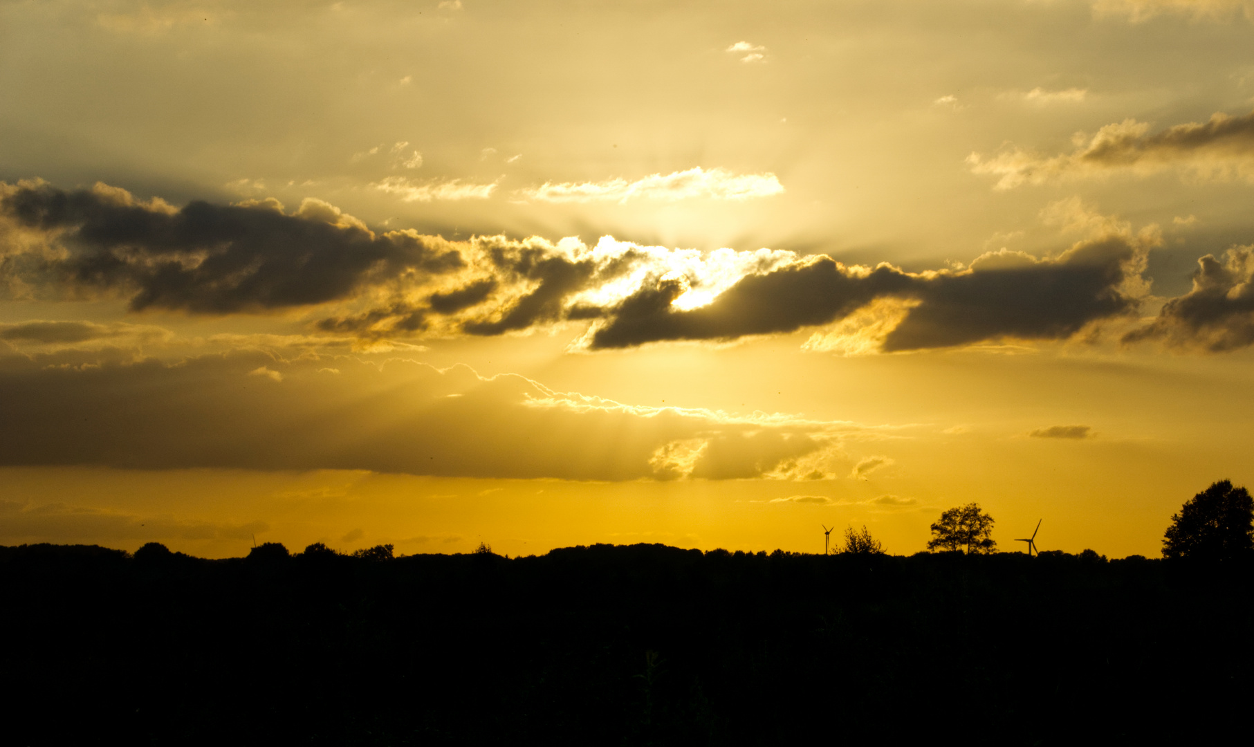 Sonne und Wolken im Zusammenspiel 