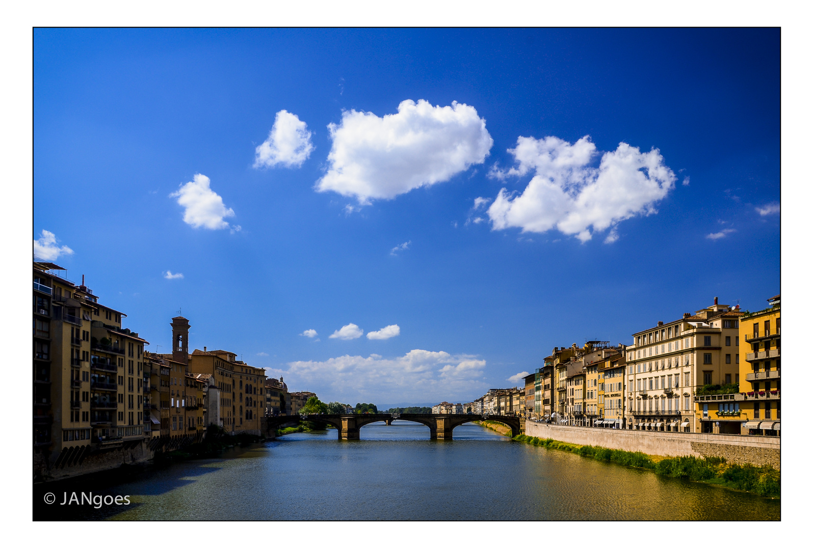 Sonne und Wolken über Arno