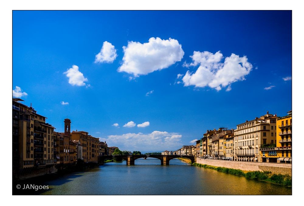 Sonne und Wolken über Arno