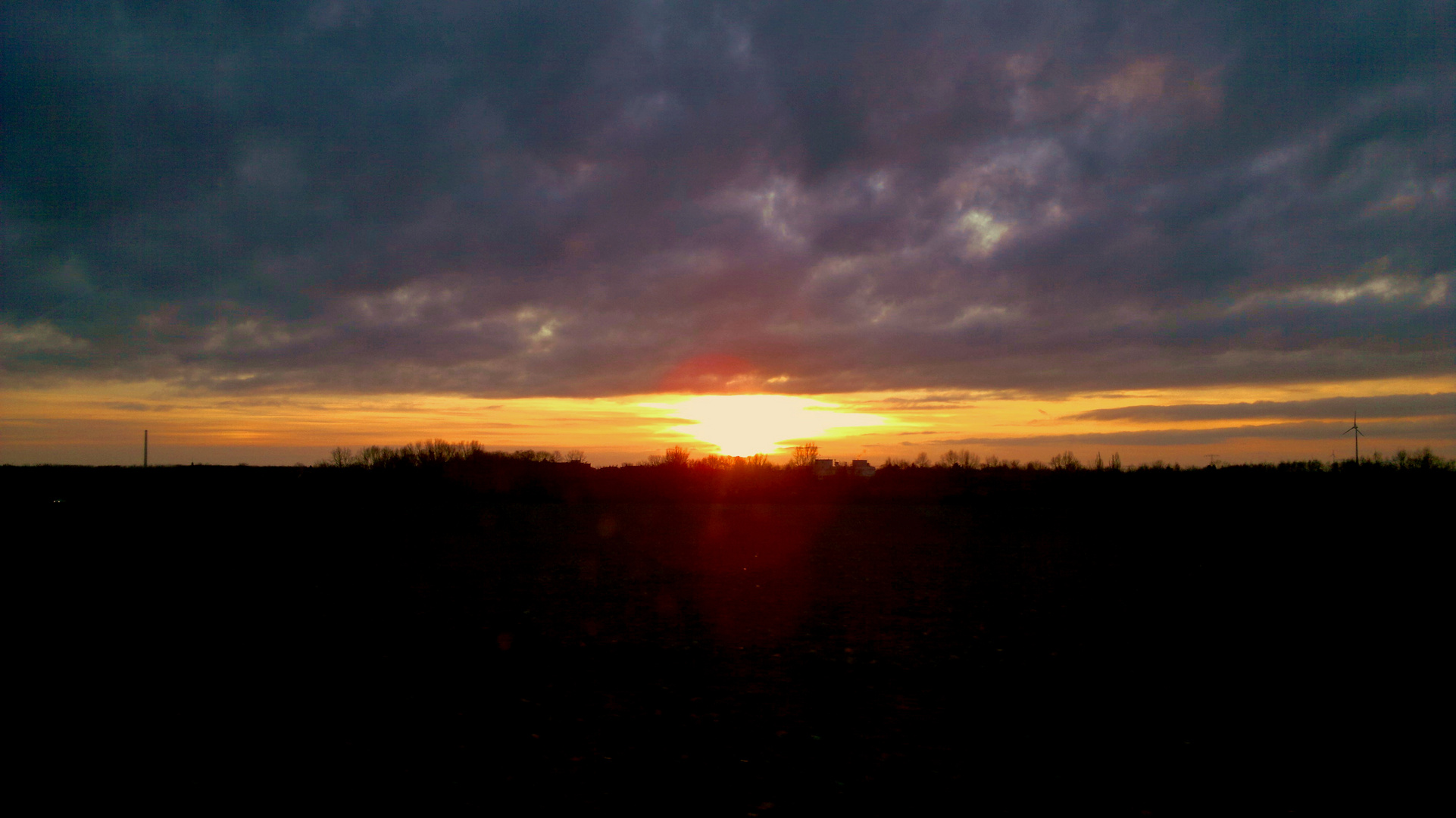 Sonne und Wolkendecke