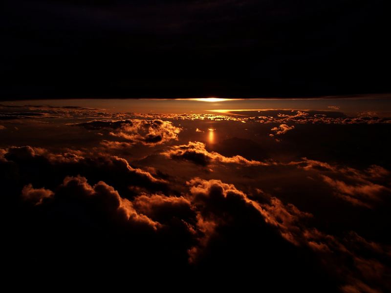 Sonne -unter- gang -über-den Wolken