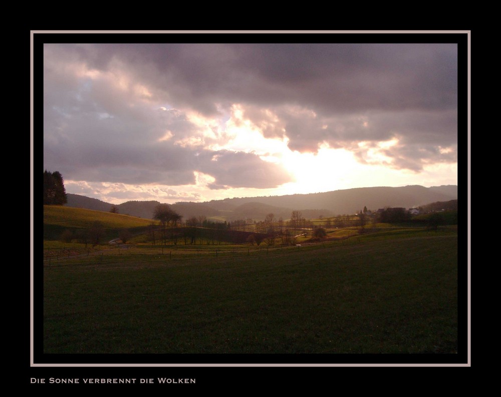 Sonne verbrennt Wolken