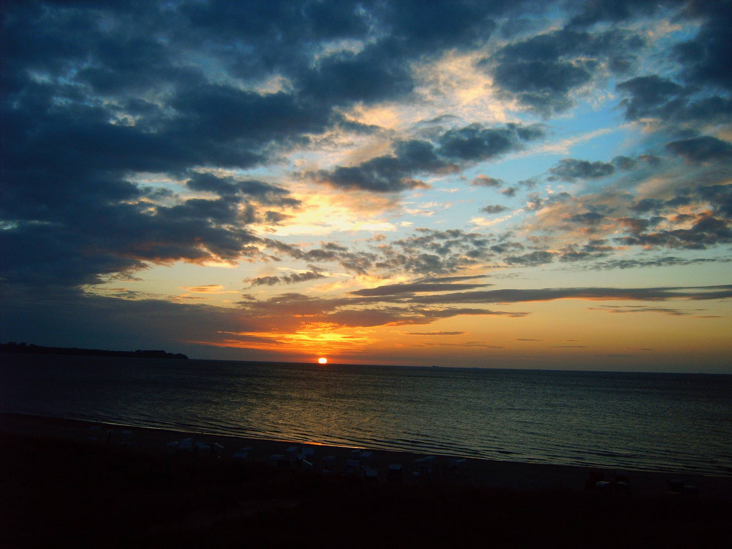 Sonne versinkt im Meer