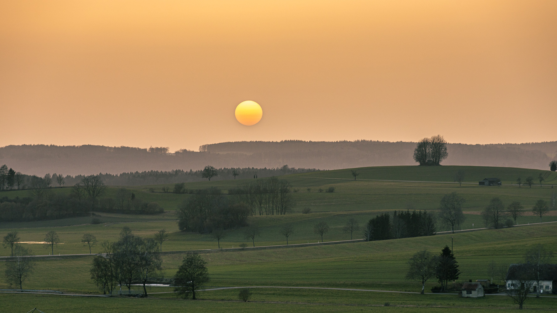 Sonne versinkt im Saharastaub