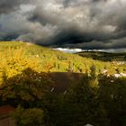 Sonne von vorn, Dunkle Wolken von hinten