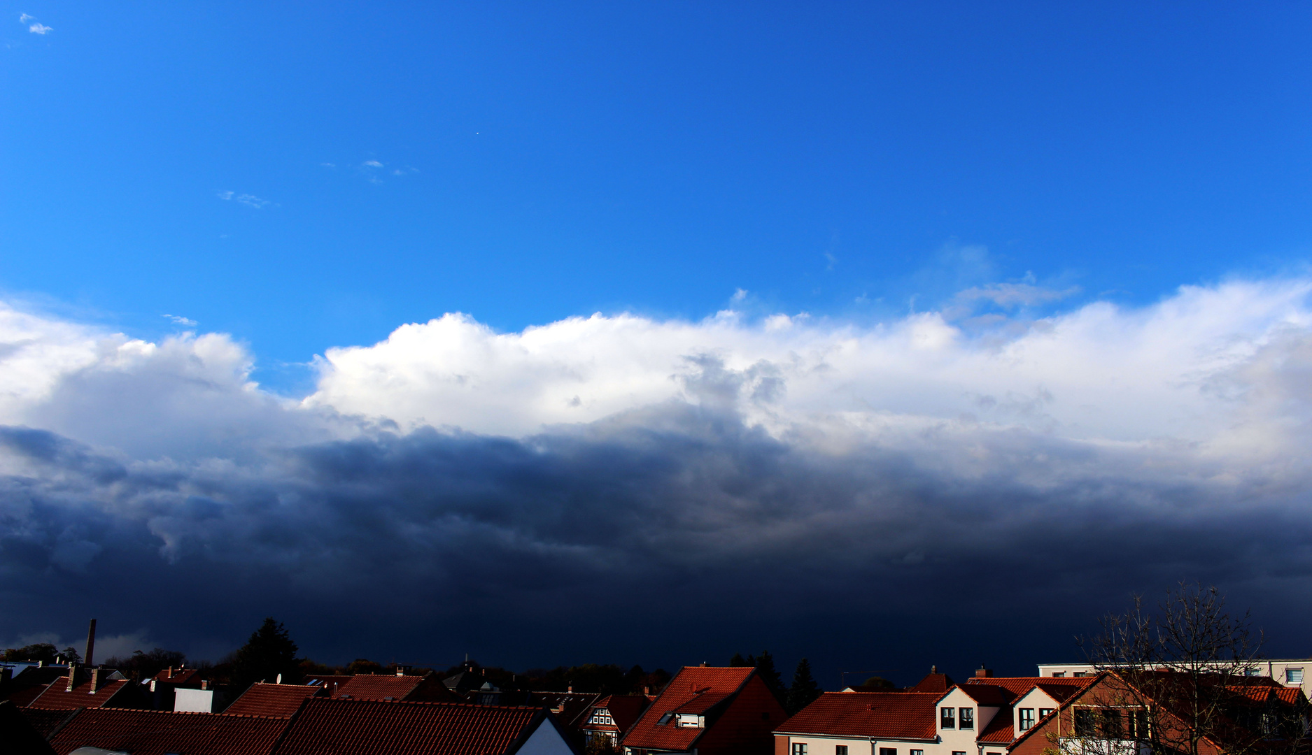 Sonne vs. Wolken