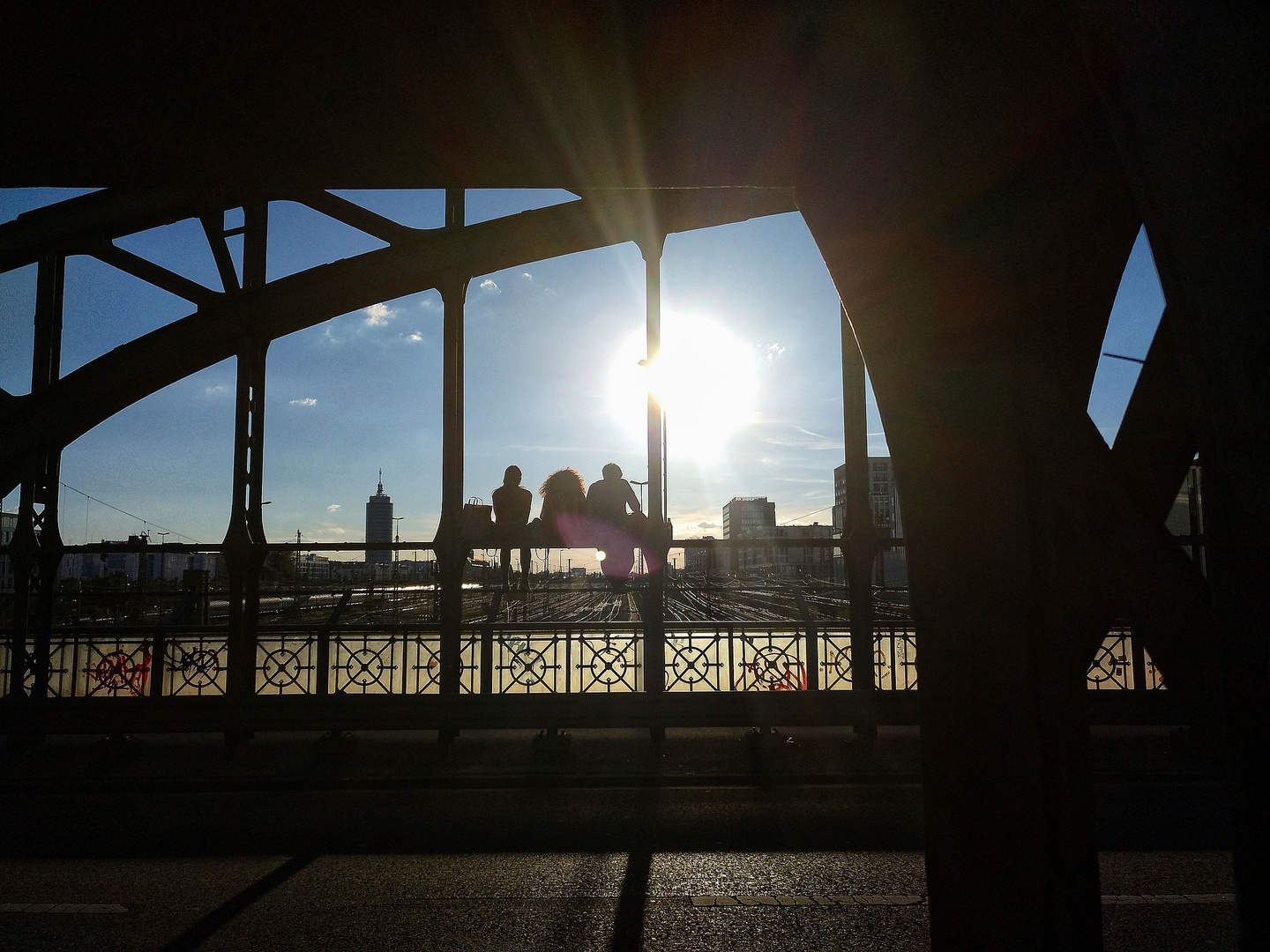 Sonne, Wein, Hackerbrücke ...