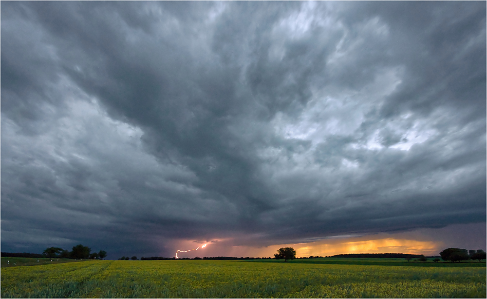 Sonne, Wind, Regen und Blitz